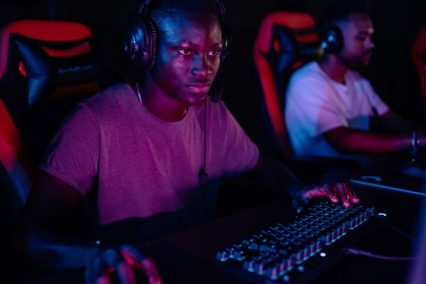 Découvrez l'univers compétitif des joueurs PC