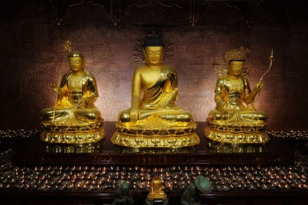 Harmonie et lumière : explorez l'univers des lampes Bouddha